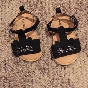 Old Navy baby girls size 12-18 months cat sandals